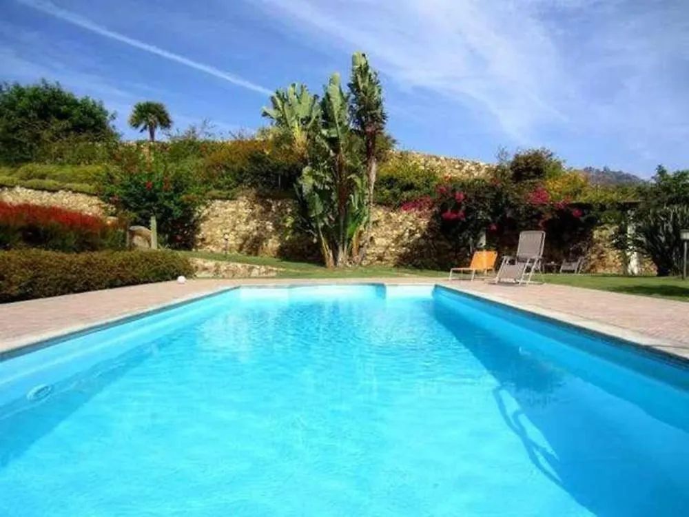 Villa Azzurra Tertenìa 0*,