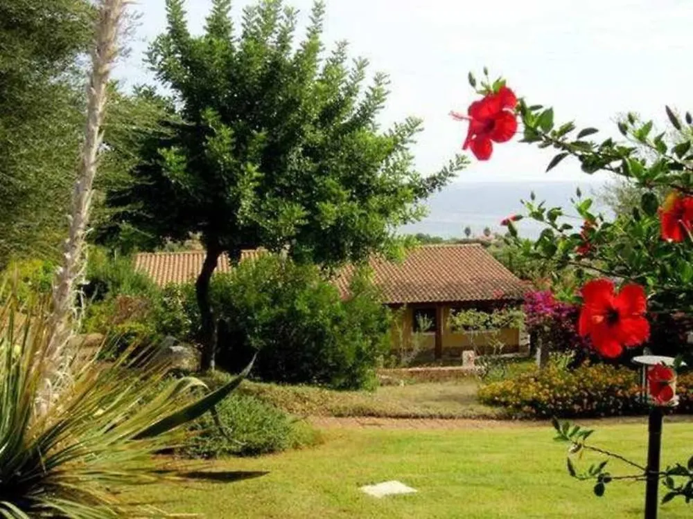 Villa Azzurra Tertenìa 0*,